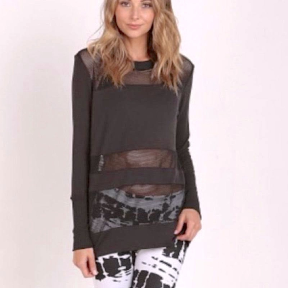 ALO Yoga Medium Black Mesh Insert Sweatshirt